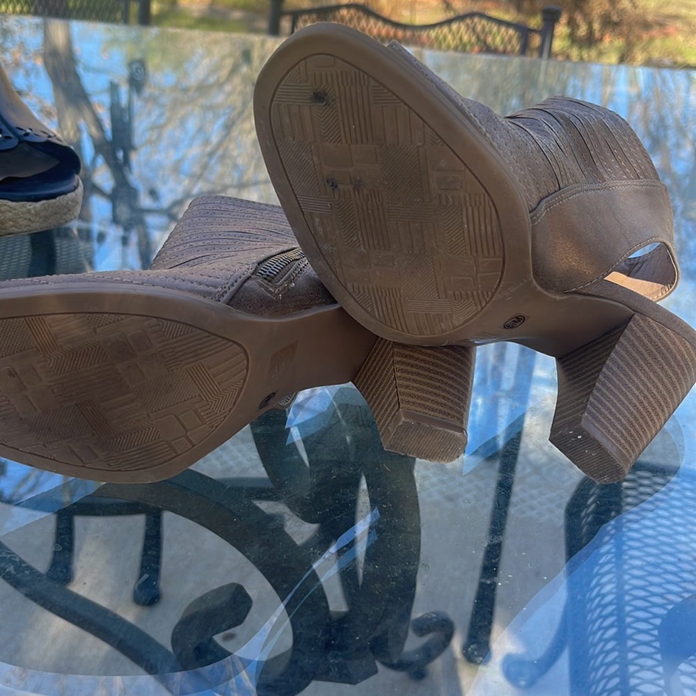 Shoes - Picture 3 of 3